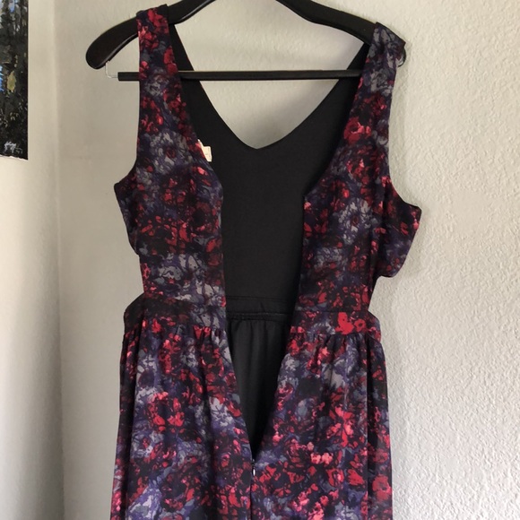 One Clothing || Sleeveless Cut-Out Waist Maxi Dress - Picture 3 of 8